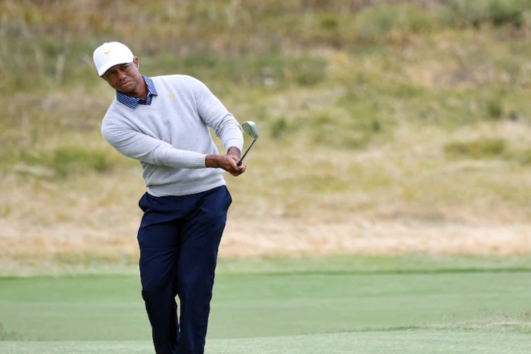"ความคืบหน้า" วิดีโอการตีลูกของ Tiger Woods ทำให้ Golf World ตื่นเต้น